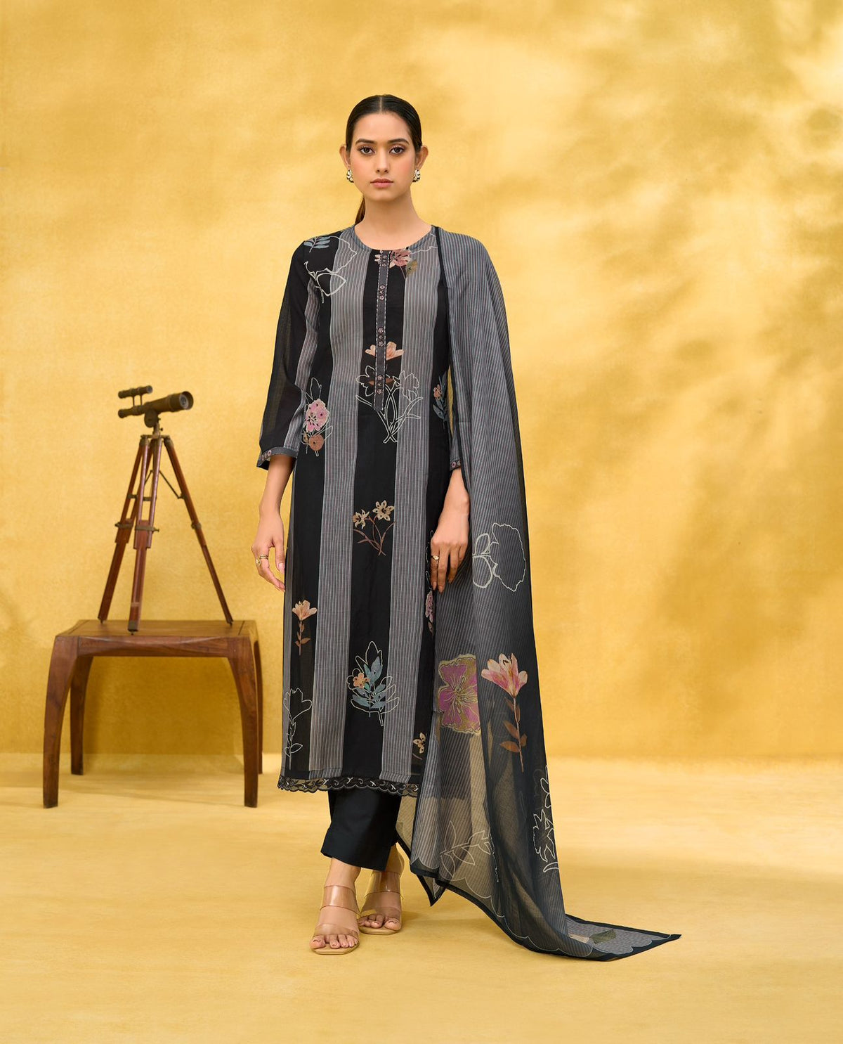 Mulmul Floral Hand Work Suit Set